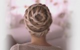 Trendy Spiral Kabarık Saç Modeli 